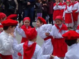 DANTZA TALDEA SANTUTXUN